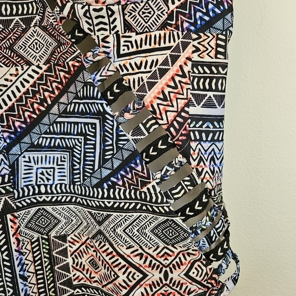 Swimsuits For All Plus Geometric Cutout One-Piece Swimsuit Size 20 - Picture 4 of 6